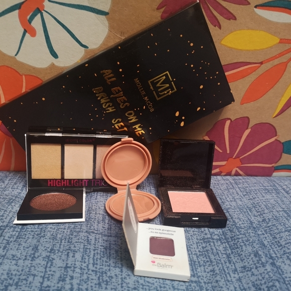 Makeup bundle - Picture 5 of 6